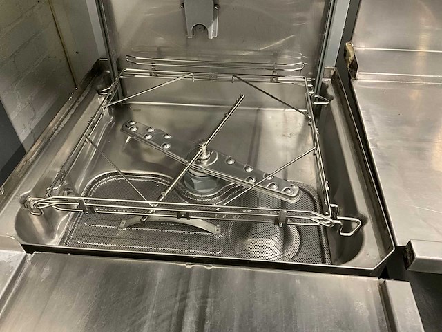 Electrolux korvenvaatwasser + aan/afvoertafels - afbeelding 9 van  10