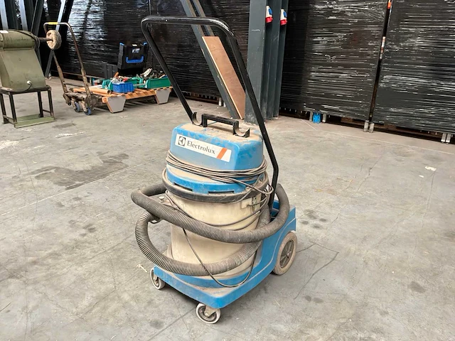 Electrolux uz 877 industriële stofzuiger - afbeelding 1 van  8