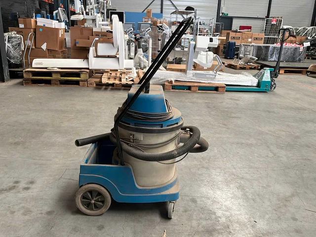 Electrolux uz 877 industriële stofzuiger - afbeelding 3 van  8