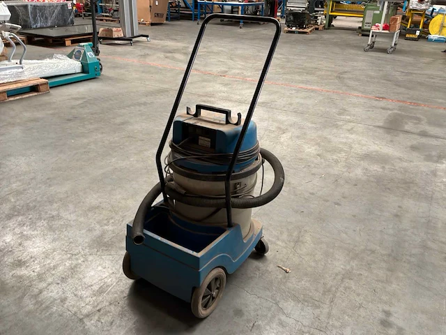 Electrolux uz 877 industriële stofzuiger - afbeelding 4 van  8