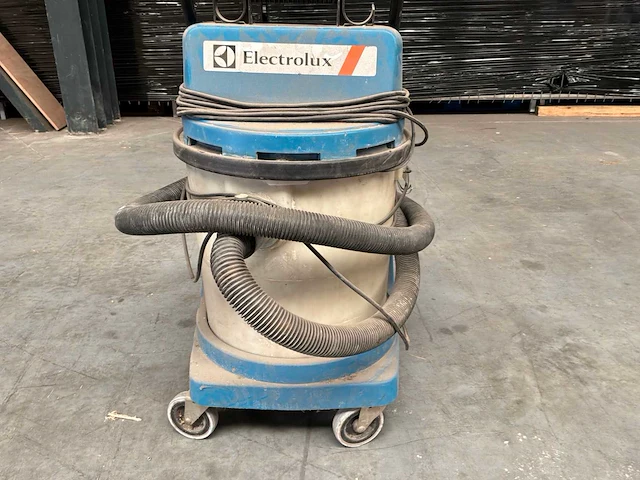 Electrolux uz 877 industriële stofzuiger - afbeelding 6 van  8