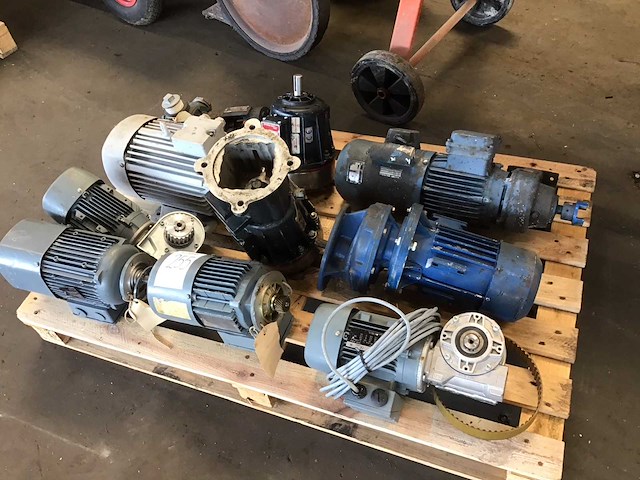 Electromotoren (10x) - afbeelding 1 van  7