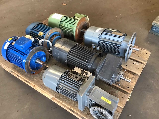 Electromotoren (6x) - afbeelding 1 van  7