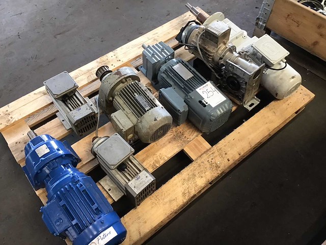 Electromotoren (7x) - afbeelding 1 van  7