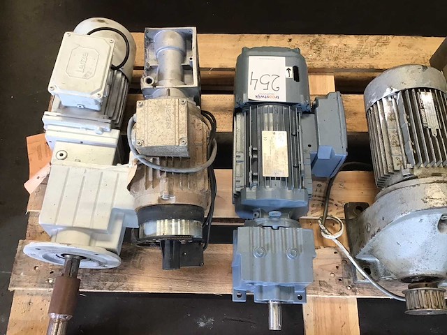 Electromotoren (7x) - afbeelding 6 van  7