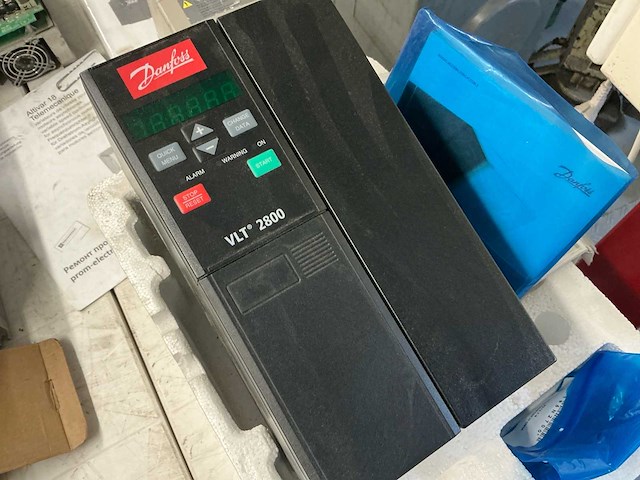 Electromotoren met frequentie regelaars (4x) - afbeelding 3 van  7