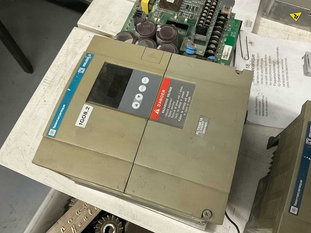 Electromotoren met frequentie regelaars (4x) - afbeelding 5 van  7