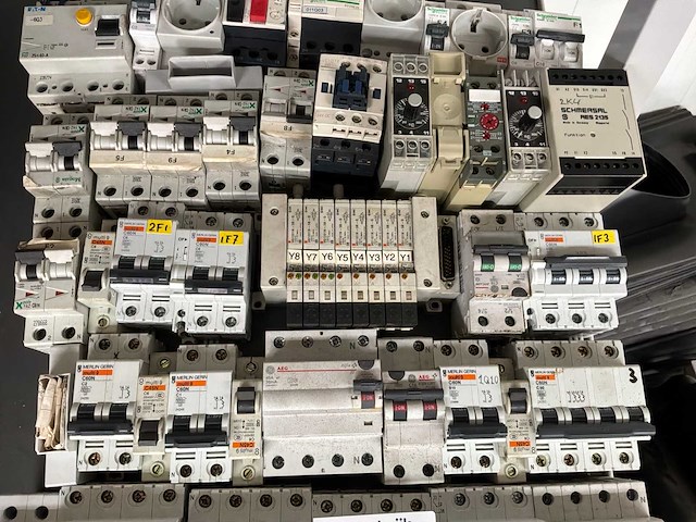 Electronica componenten - afbeelding 1 van  1
