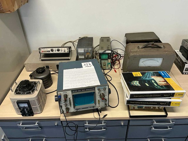 Electronica, meetapparatuur (8x) - afbeelding 1 van  9