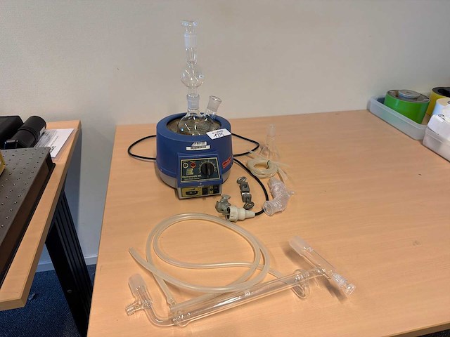 Electrothermal electromantle ma solid state stirrer met destillatieglaswerk set - afbeelding 1 van  5