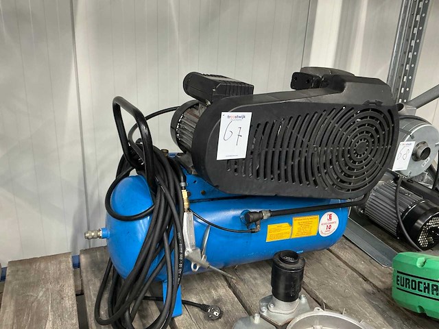 Elektra beckum lp300/10/40/w luchtcompressor - afbeelding 2 van  6