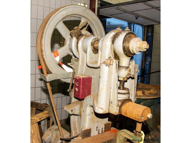 Elektrisch gedreven ponsmachine type 262d - afbeelding 3 van  5