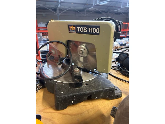 Elektrisch gereedschap, zaagmachine, acculader en diverse handgereedschappen w.o. makita, stanley, ferm - afbeelding 3 van  13