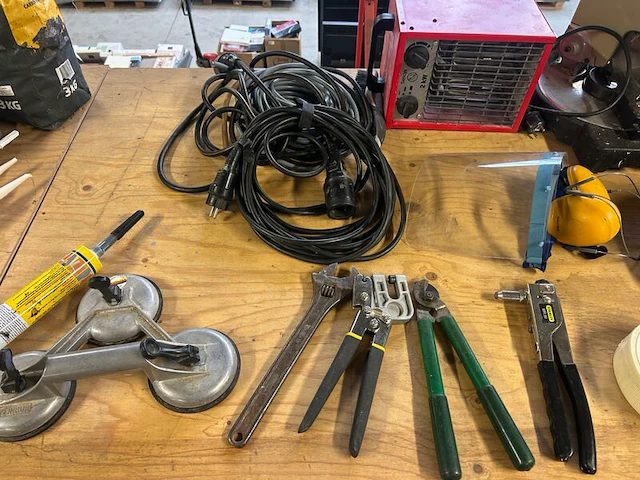 Elektrisch gereedschap, zaagmachine, acculader en diverse handgereedschappen w.o. makita, stanley, ferm - afbeelding 6 van  13