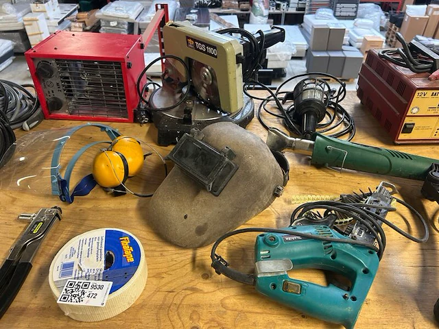 Elektrisch gereedschap, zaagmachine, acculader en diverse handgereedschappen w.o. makita, stanley, ferm - afbeelding 7 van  13