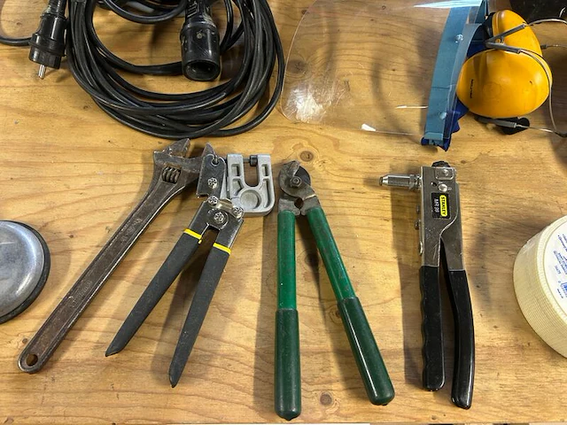 Elektrisch gereedschap, zaagmachine, acculader en diverse handgereedschappen w.o. makita, stanley, ferm - afbeelding 11 van  13