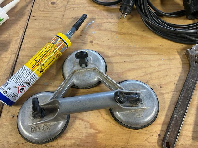 Elektrisch gereedschap, zaagmachine, acculader en diverse handgereedschappen w.o. makita, stanley, ferm - afbeelding 12 van  13