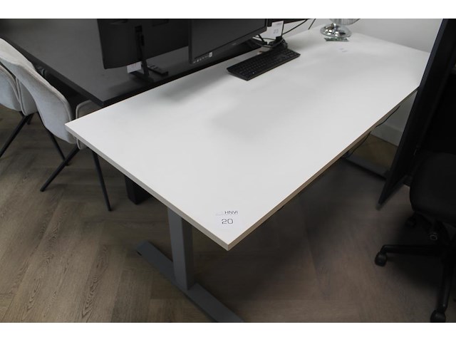 Elektrisch hoog-laag bureau met afmeting 180 x 80 cm. maximaal 118 cm hoog. - afbeelding 1 van  2