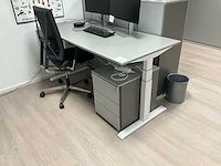Elektrisch rechtvaardigbaar bureau - afbeelding 1 van  4