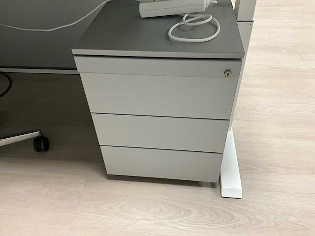 Elektrisch rechtvaardigbaar bureau - afbeelding 3 van  4