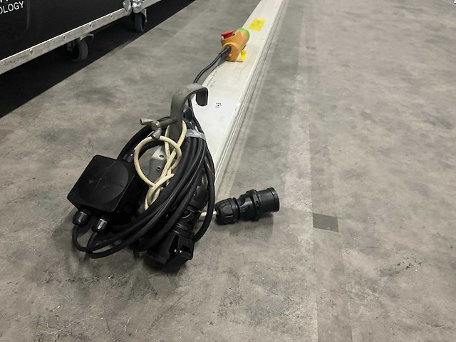 Elektrisch rolscherm 300x225 - afbeelding 3 van  5