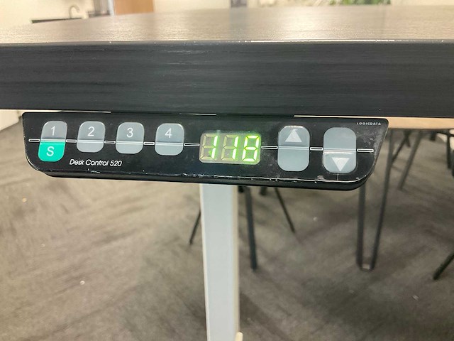 Elektrisch verstebaar bureau met ladeblok en bureaustoel - afbeelding 3 van  7