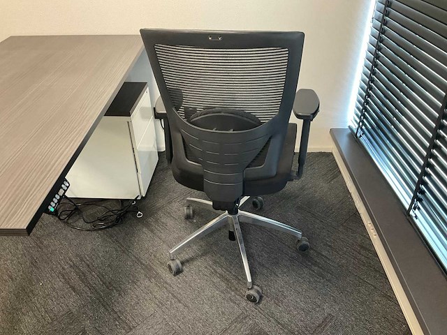 Elektrisch verstebaar bureau met ladeblok en bureaustoel - afbeelding 7 van  7