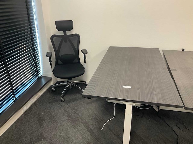 Elektrisch verstebaar bureau met ladeblok en bureaustoel - afbeelding 1 van  6