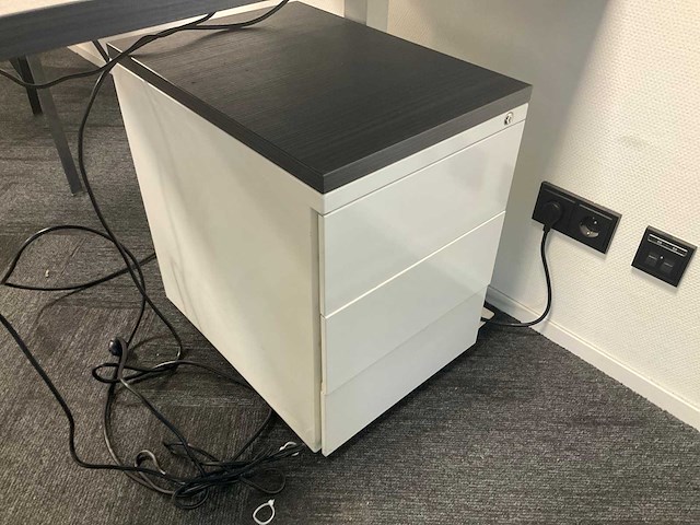 Elektrisch verstebaar bureau met ladeblok en bureaustoel - afbeelding 4 van  6