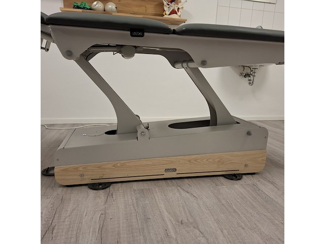 Elektrisch verstelbaar behandeltafel naggura swop, swop5, bouwjaar 2022 - afbeelding 4 van  13