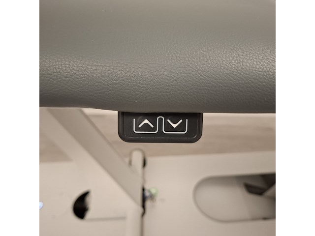 Elektrisch verstelbaar behandeltafel naggura swop, swop5, bouwjaar 2022 - afbeelding 4 van  14