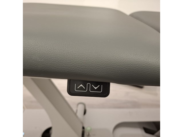 Elektrisch verstelbaar behandeltafel naggura swop, swop5, bouwjaar 2022 - afbeelding 6 van  16