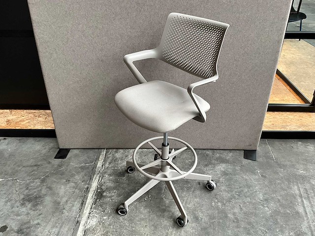 Elektrisch verstelbaar bureau 160x60 v.v hoge verstelbare bureaustoel - afbeelding 2 van  6