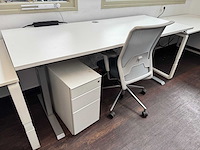 Elektrisch verstelbaar bureau 200x80cm + vitra idmesh