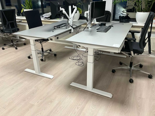 Elektrisch verstelbaar bureau (2x) - afbeelding 1 van  5