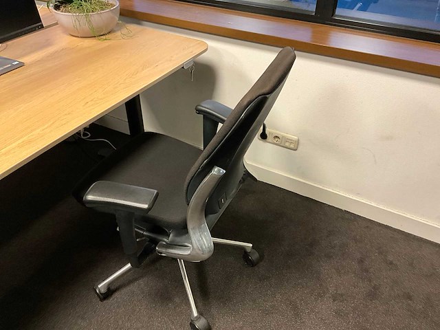 Elektrisch verstelbaar bureau (4x) - afbeelding 8 van  12