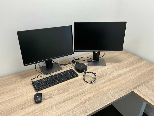 Elektrisch verstelbaar bureau met schermen en usb dock - afbeelding 3 van  7