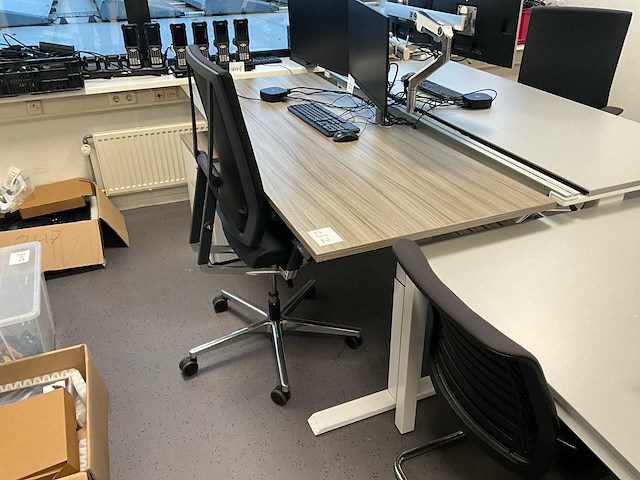 Elektrisch verstelbaar bureau - afbeelding 1 van  5