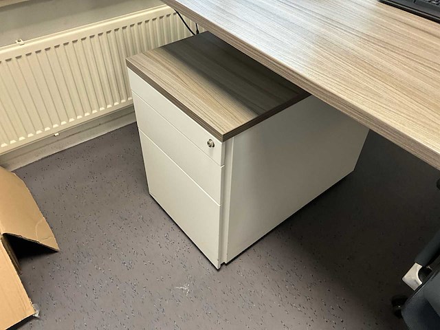 Elektrisch verstelbaar bureau - afbeelding 4 van  5