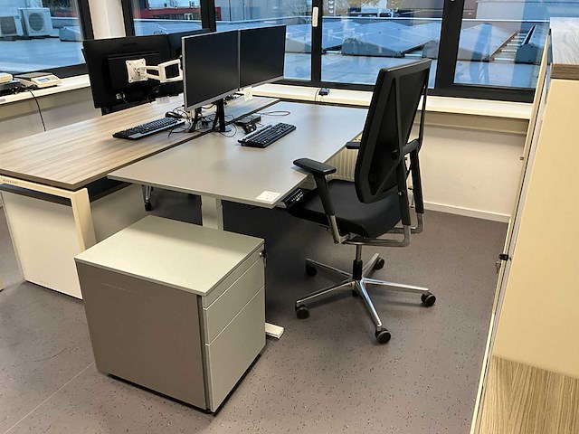 Elektrisch verstelbaar bureau - afbeelding 1 van  5