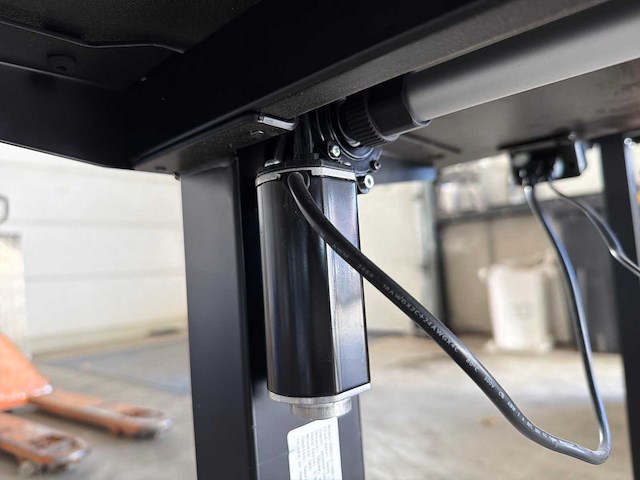 Elektrisch verstelbaar bureau - afbeelding 5 van  6