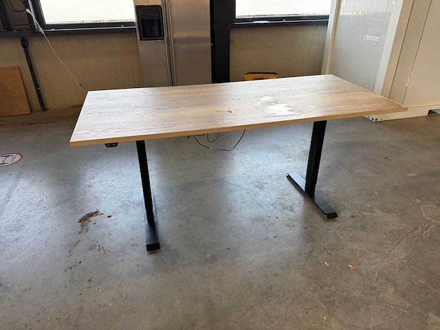 Elektrisch verstelbaar bureau - afbeelding 1 van  5