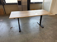 Elektrisch verstelbaar bureau