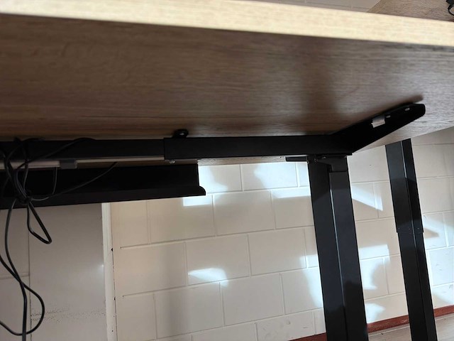 Elektrisch verstelbaar bureau - afbeelding 4 van  5