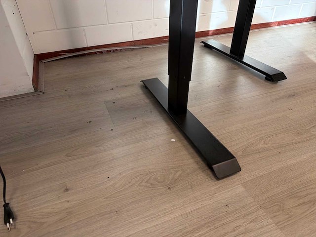 Elektrisch verstelbaar bureau - afbeelding 5 van  5