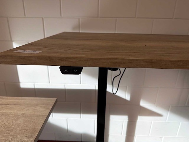 Elektrisch verstelbaar bureau - afbeelding 2 van  7