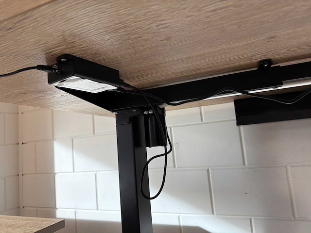 Elektrisch verstelbaar bureau - afbeelding 4 van  7