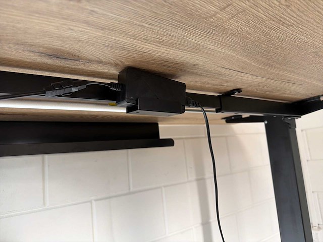 Elektrisch verstelbaar bureau - afbeelding 6 van  7
