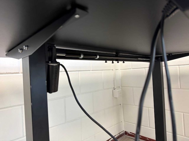 Elektrisch verstelbaar bureau - afbeelding 4 van  4