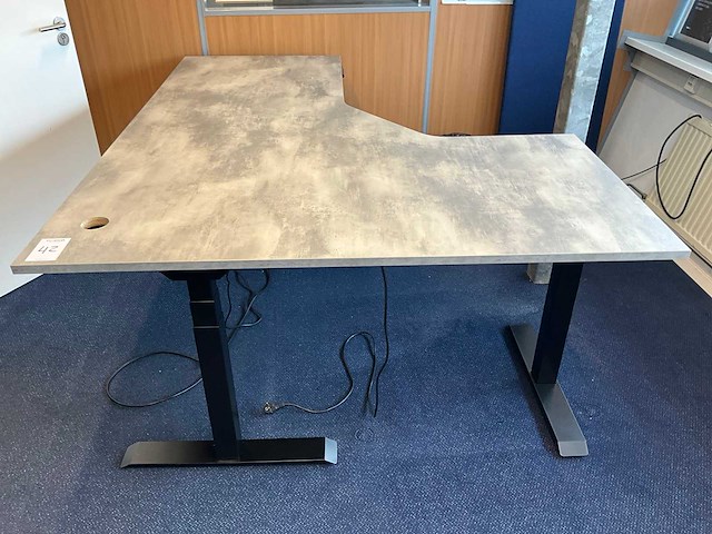 Elektrisch verstelbaar hoekbureau - afbeelding 1 van  3
